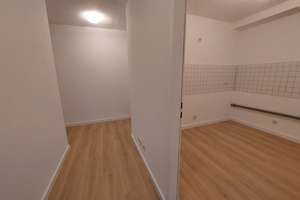 Dachgeschoss mit Lift! Helle renovierte 2 RWG mit ebenerdiger Dusche zu vermieten! – Lockwitzer Straße 15, 1219 Strehlen, Dresden – Vorschaubild 9
