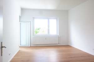 Wunderschöne, helle Wohnung mit großem Balkon in Südausrichtung &  EBK