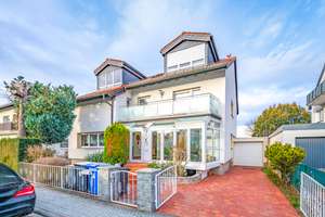 Bad-Vilbel Dortelweil: Schicke 4-Zimmer-Wohnung in kleiner Wohneinheit und ruhiger Wohnlage