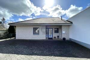 SONNENDURCHFLUTETE GARTENIDYLLE: BARRIEREARMER BUNGALOW MIT PANORAMA-WINTERGARTEN UND WEITBLICK – Die vollständige Adresse der Immobilie erhältst du vom Anbieter., 27572 Fischereihafen, Bremerhaven – Vorschaubild 5