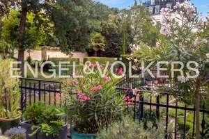 Wunderschöne Altbauwohnung in der Taunusstraße mit Garten
