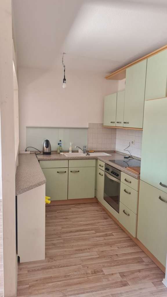 Immobilie in Limbach-Oberfrohna - Frühjahrsangebot ... sonnige DG-Wohnung mit Balkon, EBK u. TG! - Bild 2