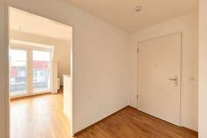 ÜBER DEN DÄCHERN DER KÖLNER SÜDSTADT - 2 ZIMMER-MAISONETTE MIT DACHTERRASSE UND EINBAUKÜCHE – 50677 Neustadt/Süd, Köln – Vorschaubild 3
