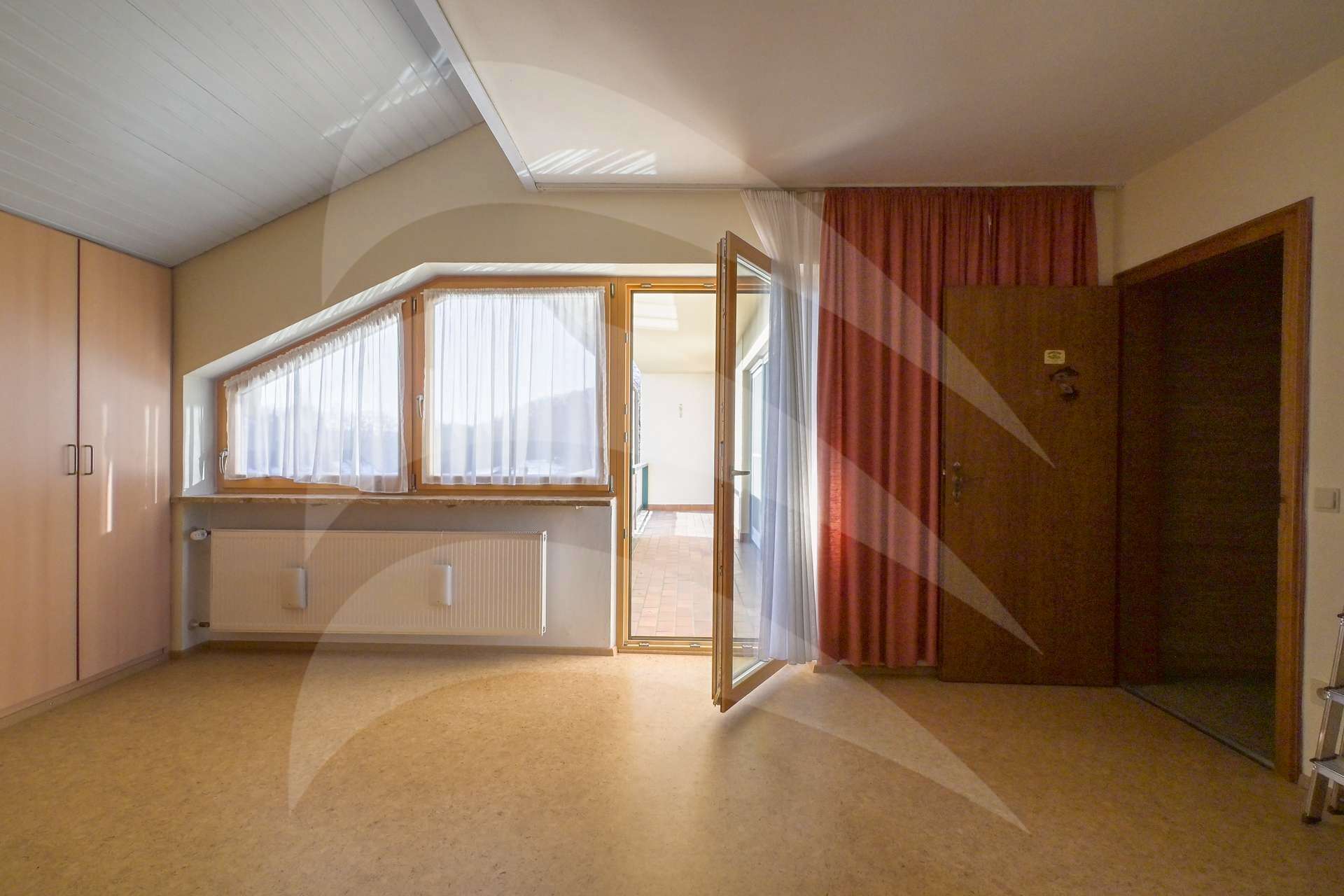 Immobilie in Marklkofen - Geräumiges Einfamilienhaus mit Weitblick ins Vilstal - Bild 4