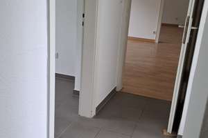 Kleine gemütliche 2-Zi Whg. mit Küche, Diele, Duschbad mit "Hinterhofbalkon" für`s Feierabendgetränk – Die vollständige Adresse der Immobilie erhältst du vom Anbieter., 47798 Stadtmitte, Krefeld – Vorschaubild 3