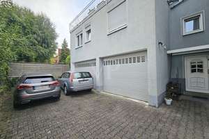 Wohnen und Arbeiten unter einem Dach: Wohn- und Geschäftshaus in zentraler Lage von Neu-Anspach – Die vollständige Adresse der Immobilie erhältst du vom Anbieter., 61267 Neu-Anspach – Vorschaubild 2