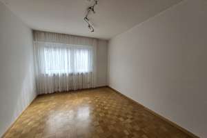 Hochparterre-Wohnung mit großzügigem Balkon! – Die vollständige Adresse der Immobilie erhältst du vom Anbieter., 70435 Zuffenhausen-Mitte, Stuttgart – Vorschaubild 3