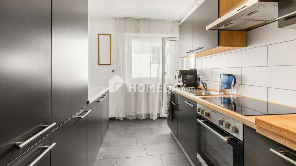 Lichtdurchflutete 2-Zimmer-Wohnung mit Loggia und Wintergarten