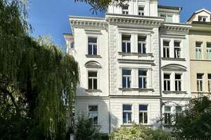 Altstadt: großzügige sonnige Etagenwohnung mit Balkon in Gründerzeitvilla