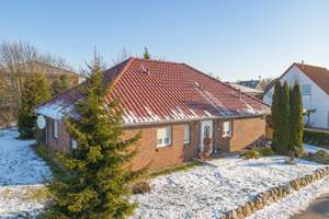 Komfortabler Bungalow in ruhiger Lage - Wohnen auf einer Ebene – Die vollständige Adresse der Immobilie erhältst du vom Anbieter., 23919 Berkenthin – Vorschaubild 2