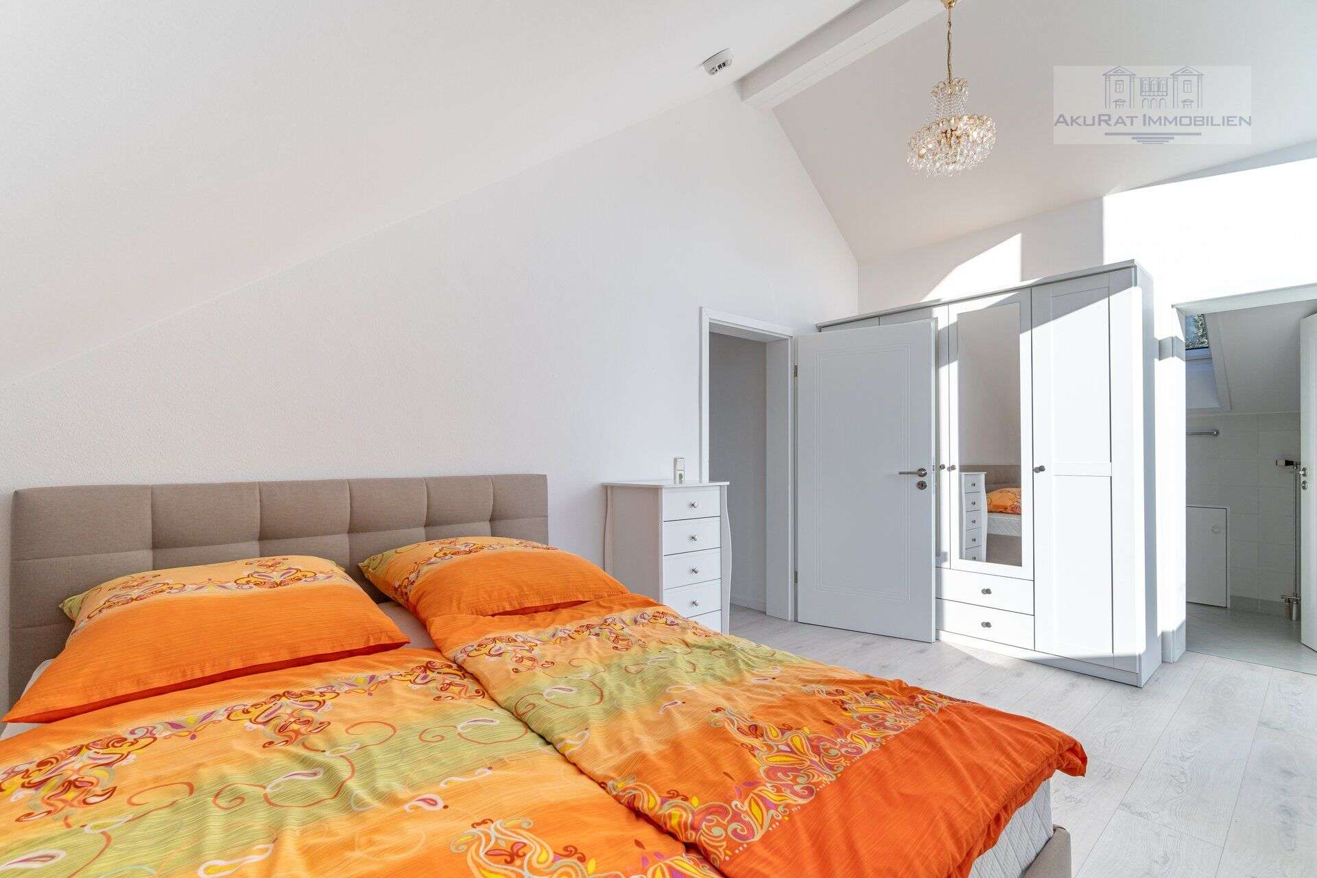 Immobilie in Herrsching am Ammersee - Helle, stilvolle 2-Zimmer-DG-Wohnung mit Südbalkon & TG in Toplage Herrsching - frei ab sofort! - Bild 1