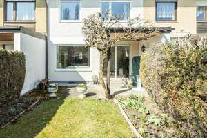 Gepflegtes Reihenmittelhaus mit nahezu uneinsehbarem Garten und Tiefgaragen-Einzelstellplatz – Die vollständige Adresse der Immobilie erhältst du vom Anbieter., 81929 Englschalking, München – Vorschaubild 5