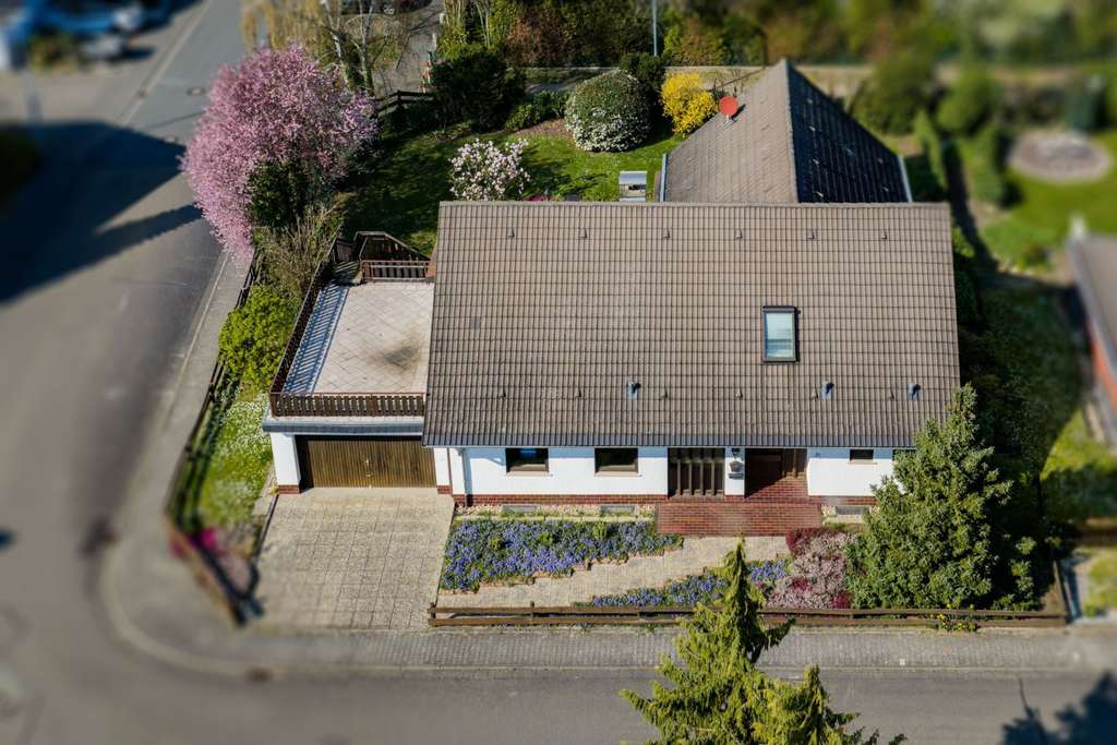 Immobilie in Biblis - Einfamilienhaus in Biblis - Großzügiges Wohnen auf 203 m² mit viel Platz für die ganze Familie - Bild 2