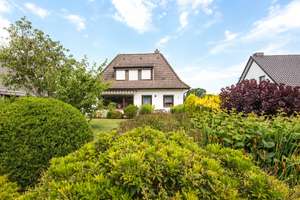 Ruhig und familienfreundlich gelegen mit großem Garten, Carport und Garage