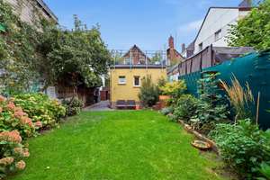 Backsteinhaus mit grünem Garten & Dachterrasse – provisionsfrei