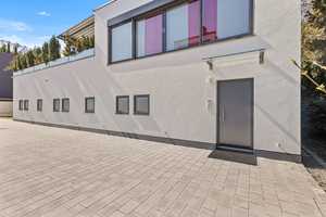Bestlage: Architektenvilla im 
Bauhausstil mit 5 TG-Plätzen! – Regensburg – Vorschaubild 5