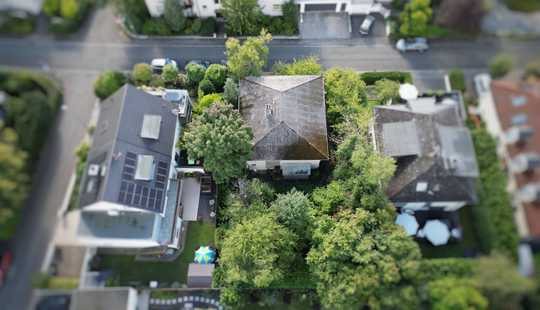 Bild von Sanierungsbedürftiges, freistehendes Haus in Bestlage von Wiesbaden-Sonnenberg