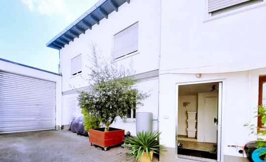 Viel Platz für Hobby oder Gewerbe - Bezugsfreies Haus mit Halle und Einliegerwohnung