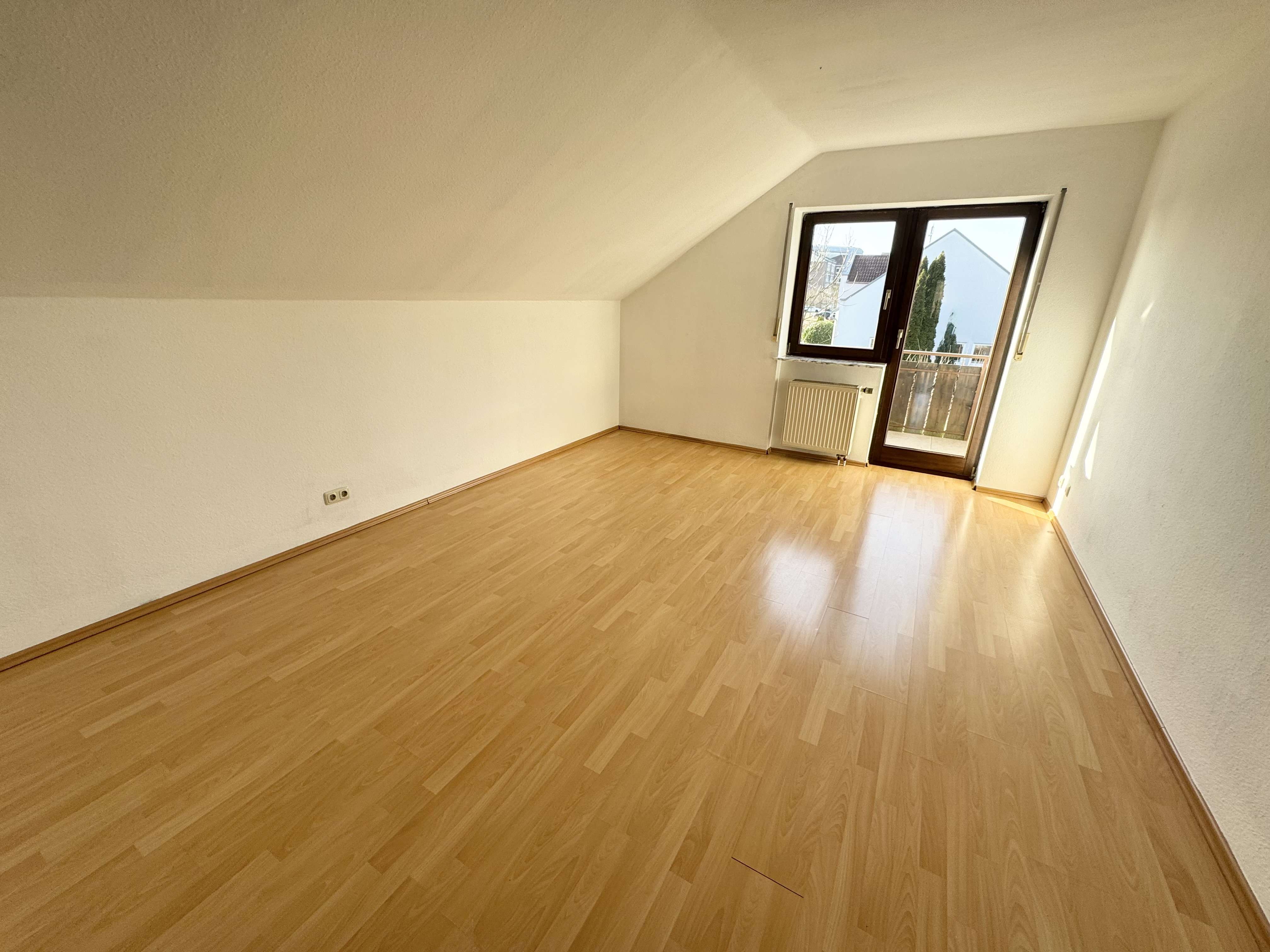 Immobilie in Hünfeld - Einfamilien-Wohnhaus mit Einliegerwohnung in bester Lage zu verkaufen ! - Bild 2