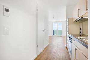 Neubau mit EBK, Aufzug und Balkon 1 Zimmer Studio – Allee der Kosmonauten 25A, 10315 Lichtenberg (Ortsteil), Berlin – Vorschaubild 3