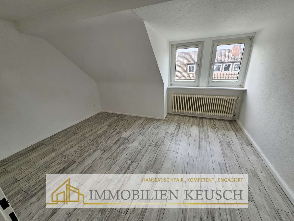 Immobilie in Achim - Helle 4-Zimmer-Wohnung mit großem Wohn-Esszimmer und vielen Fenstern ! Ruhige & zentrale Lage - Bild 2