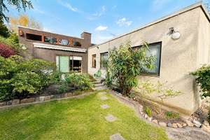 Architektenbungalow mit besonderer Raumhöhe und Südwestterrasse – Die vollständige Adresse der Immobilie erhältst du vom Anbieter., 12277 Marienfelde, Berlin – Vorschaubild 1