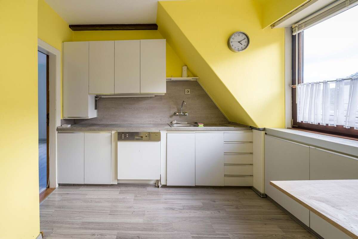 Immobilie in Geestland - Einzigartiges Einfamilienhaus in Debstedt: Geräumiges Wohnen mit zwei Garagen und großem Grundstück - Bild 2