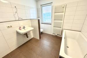 Helle 3-Zi.-Dachgeschosswohnung mit 2 Bädern, EBK und Terrasse mit Weitblick – Westbahnhofstraße 15, 7745 Jena-Süd, Jena – Vorschaubild 7