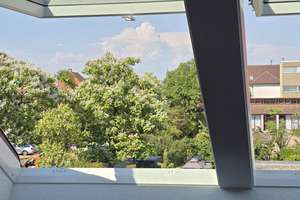 Lichtdurchflutetes Wohnerlebnis: Frisch renovierte 3-Zimmer-DG-Wohnung in Karlsruhe-Neureut – Pralistraße 21, 76149 Neureut, Karlsruhe – Vorschaubild 4