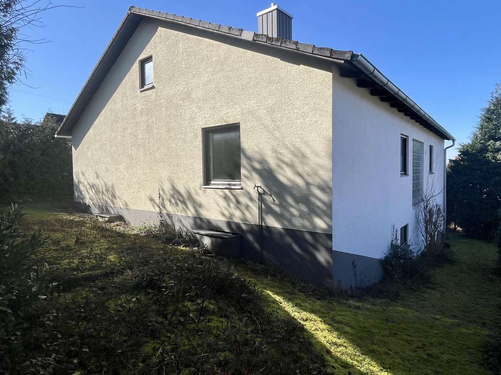 Immobilie in Mainburg - großzügiges Einfamilienhaus mit möglicher Einliegerwohnung und Garage in Mainburg - Bild 2