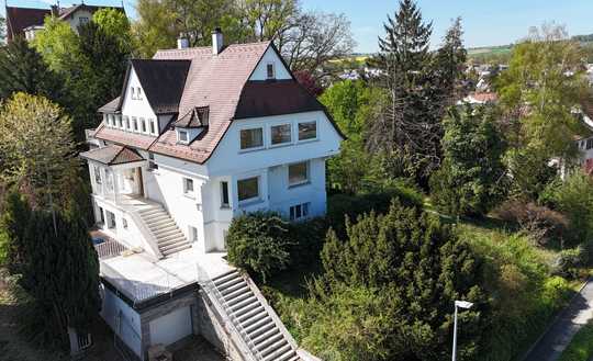 Villenanwesen mit 3 Wohneinheiten - seltene Gelegenheit für Investoren