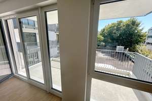 **Familien Willkommen** 4 Zimmer mit Balkon, 2 Bäder und Einbauküche, Parkett, Aufzug – Biklenstraße 10, 70327 Untertürkheim (Ortsteil), Stuttgart – Vorschaubild 6
