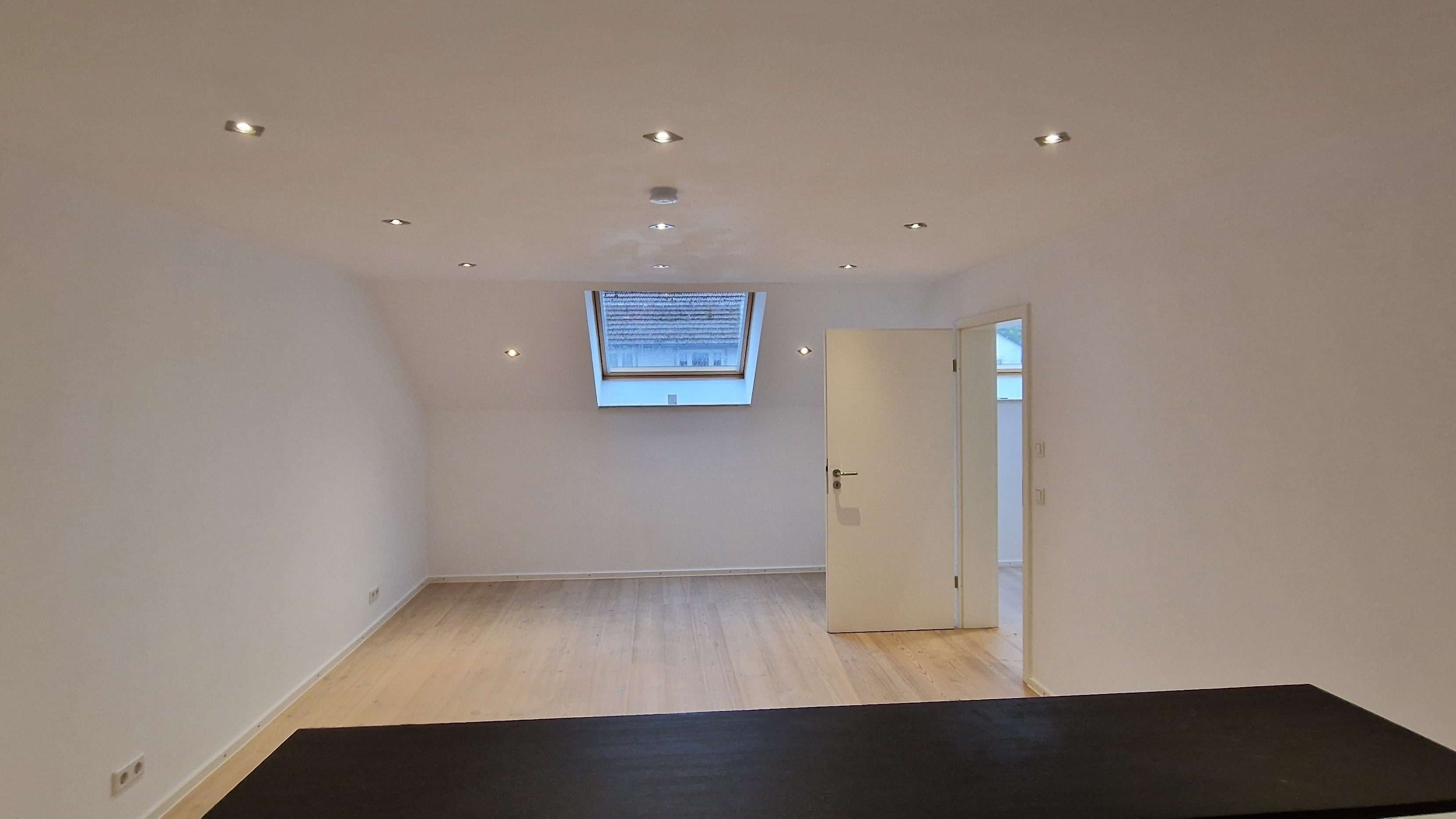 Immobilie in Pöttmes - Außergewöhnliches Einfamilienhaus mit Einliegerwohnung. - Bild 1