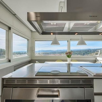 Luxusvilla mit beheiztem Privatpool und spektakulärem Ausblick in La Junquera