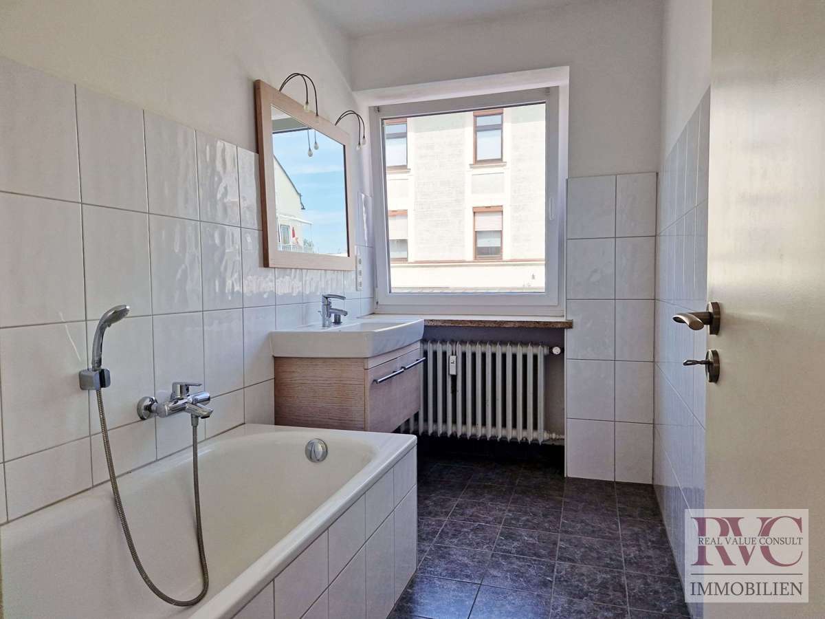 Immobilie in Freilassing - Attraktive Wohnung in Freilassing – hell, modern, Balkon, vielseitig nutzbar für Wohnen oder Gewerbe - Bild 0