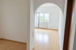 Helle 2-Zimmer-Dachgeschosswohung mit großem Balkon & schöner Ausicht – Rilkestraße 37, 72760 Betzingen, Reutlingen – Vorschaubild 2