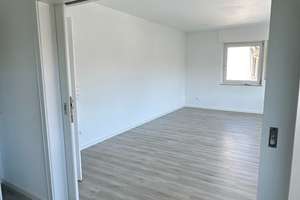 Ankommen und wohlfühlen – frisch renovierte 4-Zimmer-Wohnung mit zwei Balkonen – In den Weinbergen 12, 70439 Stammheim-Süd, Stuttgart – Vorschaubild 3