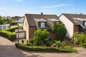 Ein Haus voller Möglichkeiten | Reihenendhaus mit Garten und Garage auf Erbpachtgrundstück