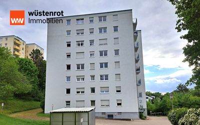 Großzügig geschnittene 3-Zi.-Whg. mit Balkon