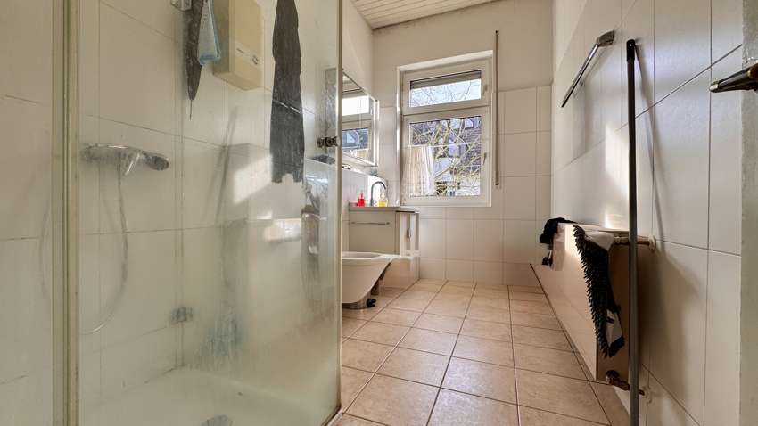 Immobilie in Leichlingen - SAYAN Immobilien: Wunderschöne Altbau-Villa (415 m²) mit hohen Decken in bester Lage von Leichlingen - Bild 1