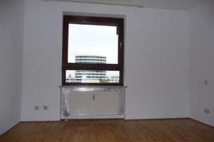 Ganz oben!  Schöne  2-Zimmer-Süd-Wohnung mit Charme, zwei Balkone   U-Bahnnähe (U6) – Wolkerweg 8 a, 81375 Neuhadern, München – Vorschaubild 12