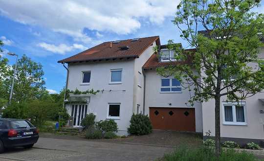 Vielseitig nutzbares Zweifamilienhaus
in schöner Lage in Karlsruhe-Hagsfeld!