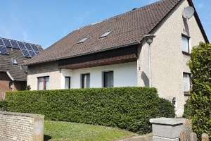 Familienfreundliches Einfamilienhaus mit zwei Wohneinheiten -  provisionsfrei