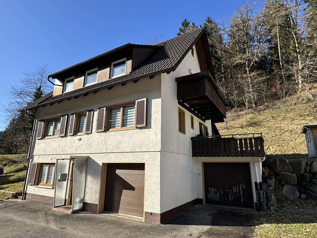 Immobilie in Alpirsbach - Laufend modernisiertes Einfamilienhaus mit Geschichte und Wohnkomfort in Alpirsbach - Bild 0