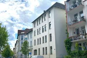 8 Parteien-Mehrfamilienhaus + + im tollen Umfeld + + 1 Garage und ein kleiner Garten am Innenhof
