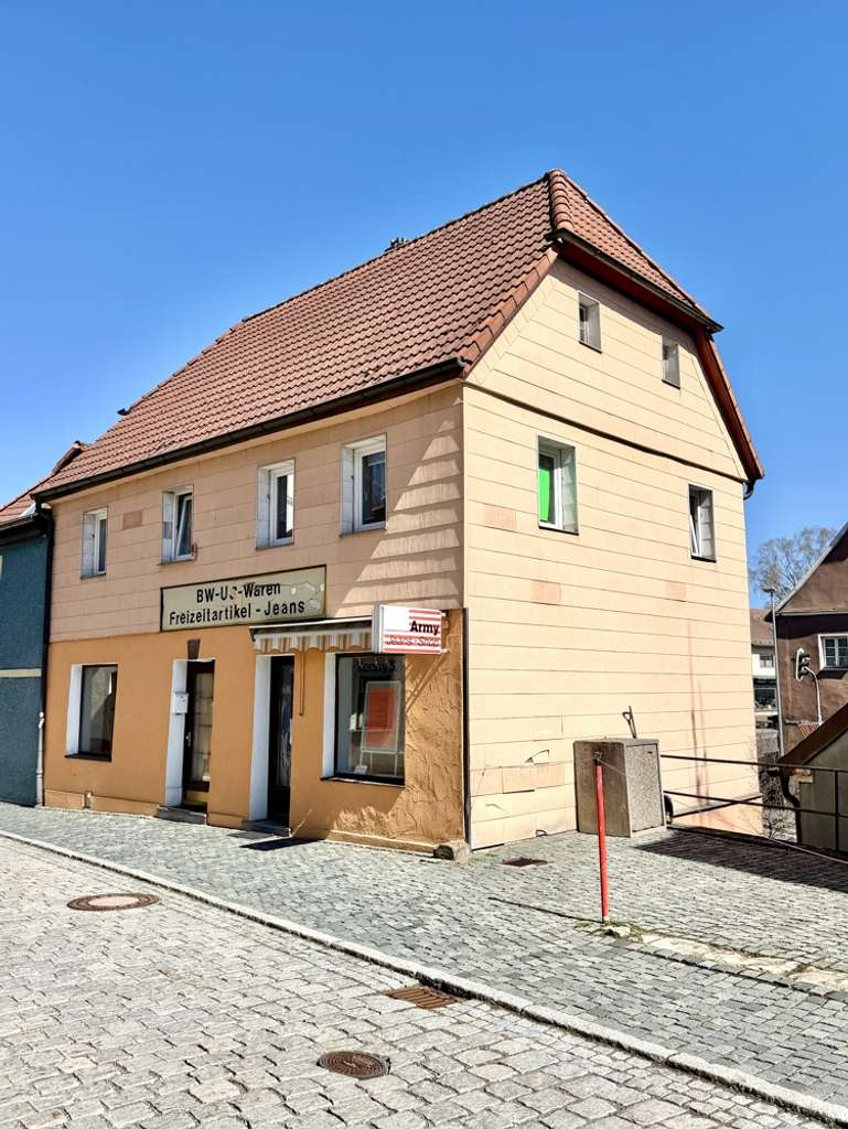 Immobilie in Creußen - Charmantes Denkmalanwesen von 1804 – vielseitig nutzbar mit Entwicklungspotenzial in Creußen - Bild 0