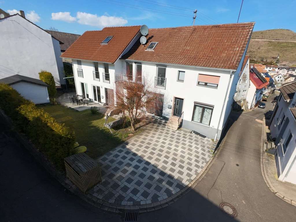 Immobilie in Wallhausen - Direkt einziehen & wohlfühlen! Aufwendig saniertes EFH inkl. Garten & Anbau mit ELW in Wallhausen! - Bild 1