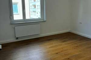 Modern gefliestes Tageslichtbad mit Wanne, in zentraler und ruhiger Lage – Neue Gasse 36, 90403 Altstadt, St. Sebald, Nürnberg – Vorschaubild 5