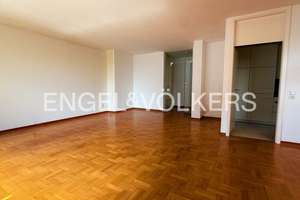 Helle 4-Zimmer-Wohnung mit drei Balkonen