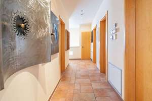 Exklusives Stadthaus mit sonniger Terrasse in Augsburg-Lechhausen zu verkaufen! – Die vollständige Adresse der Immobilie erhältst du vom Anbieter., 86165 Lechhausen-Süd, Augsburg – Vorschaubild 15